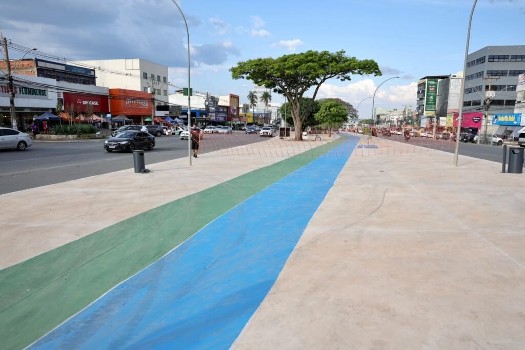 Visita a obra do Parque Linear no centro da Ceilândia - foto 6
