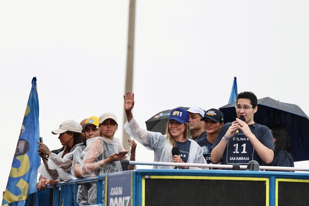 Celina Leão reúne políticos e apoiadores em carreata em Samambaia