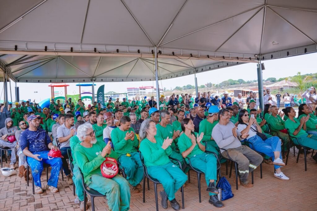 Encontro com funcionários da área de construção, seguido de almoço. - foto 15